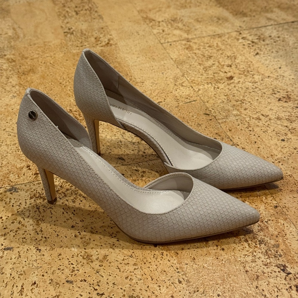 Elegant Gray Calvin Klein Nodine D'orsay Pump Womens Sz 7 Textured Women's Pumps
